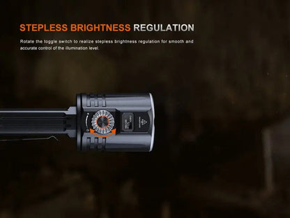 Lampe Torche Laser Fenix LR36R - 10000 Lumens LED + 350 Lumens LEP - Longue portée 1260 mètres  NYCTALOPE  