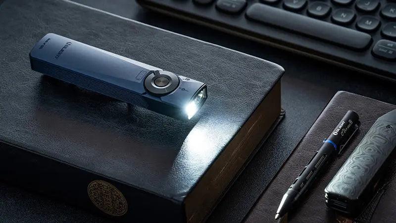 Olight Arkfeld Ultra - 1400 Lumens laser vert et lumière UV - NYCTALOPE
