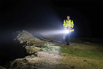 Projecteur de chantier Nightsearcher Solaris Pro X rechargeable - 16 000 Lumens - 36,4 Ah - Autonomie de 48 heures - NYCTALOPE