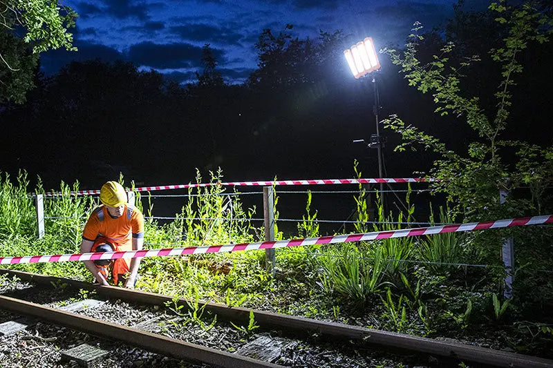 Tour d'éclairage Nightsearcher STRATOSTAR AC 115000 Lumens - Alimentation secteur 110-240V - Trépied 4,5m - IP67 - NYCTALOPE