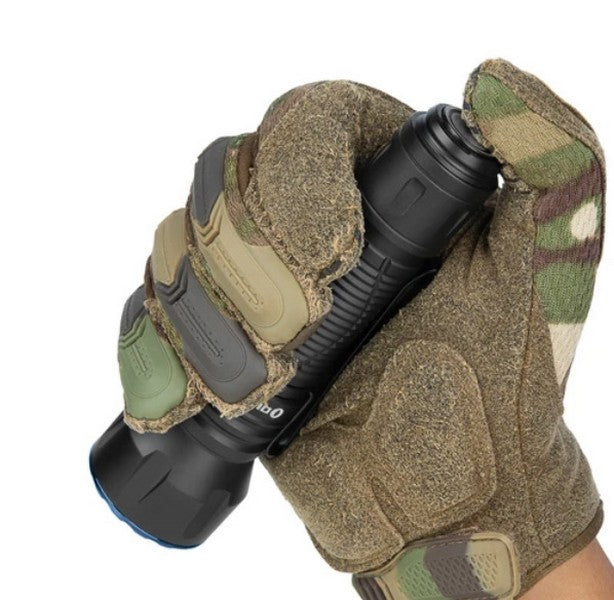 Lampe Torche Olight Javelot - 1350 Lumens rechargeable longue portée  NYCTALOPE  