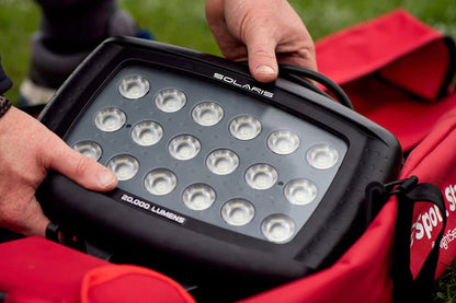 Projecteur Portable Nightsearcher SportStar Kit – 20 000 Lumens – Kit d’Éclairage Sport Rechargeable – Trépied 3,5 m - NYCTALOPE